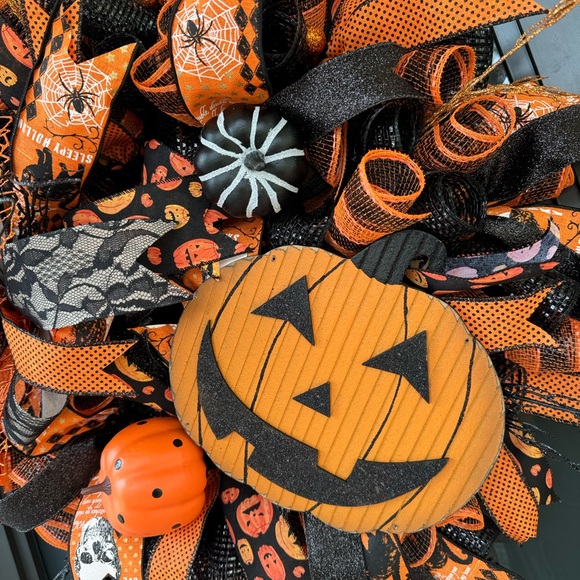 Halloween Pumpkin Wreath - Picture 3 of 8